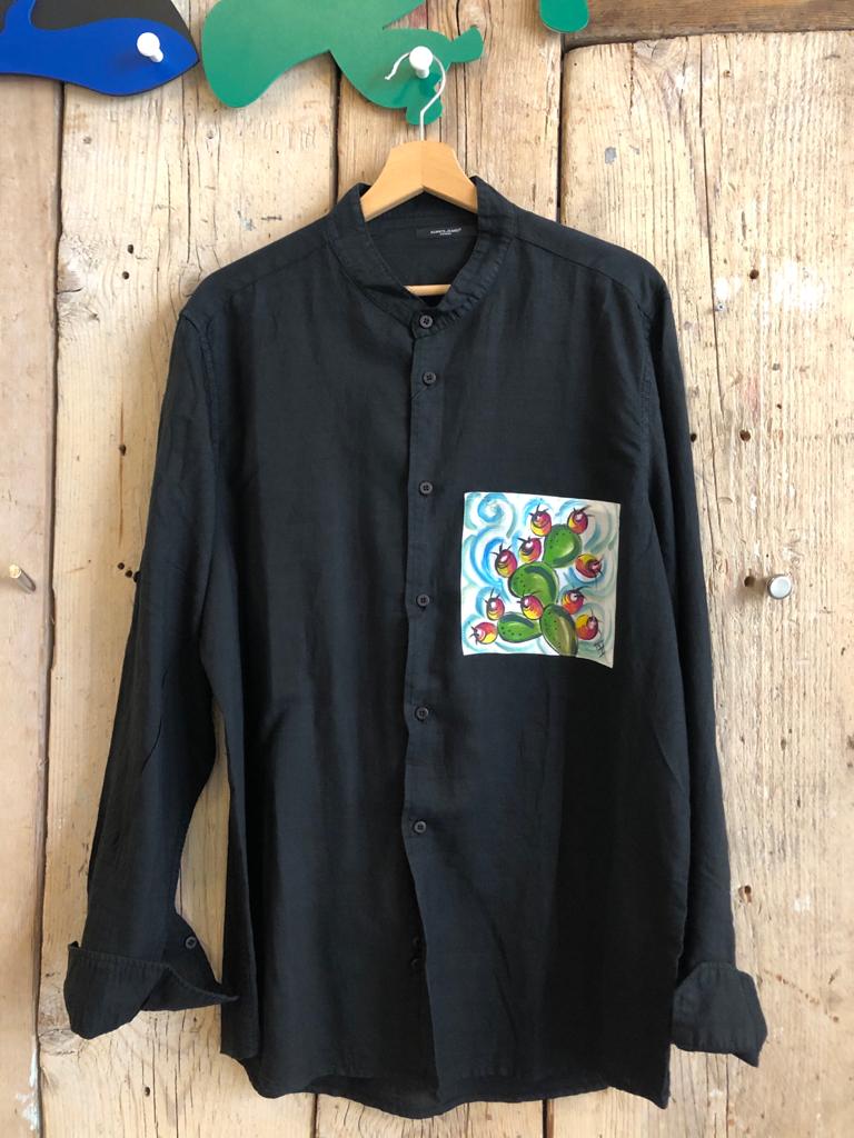 D108 - Camicia di lino nera con taschino fichi d'India